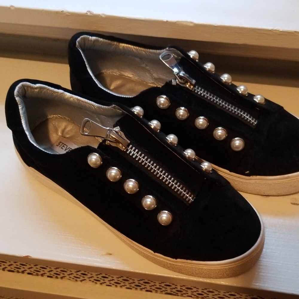 Steve Madden Designer Zipper sneakers
